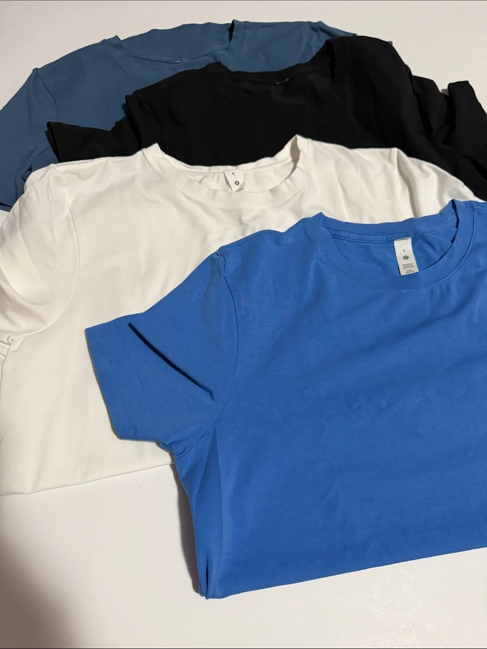 Lululemon t shirt lot 4 size 6